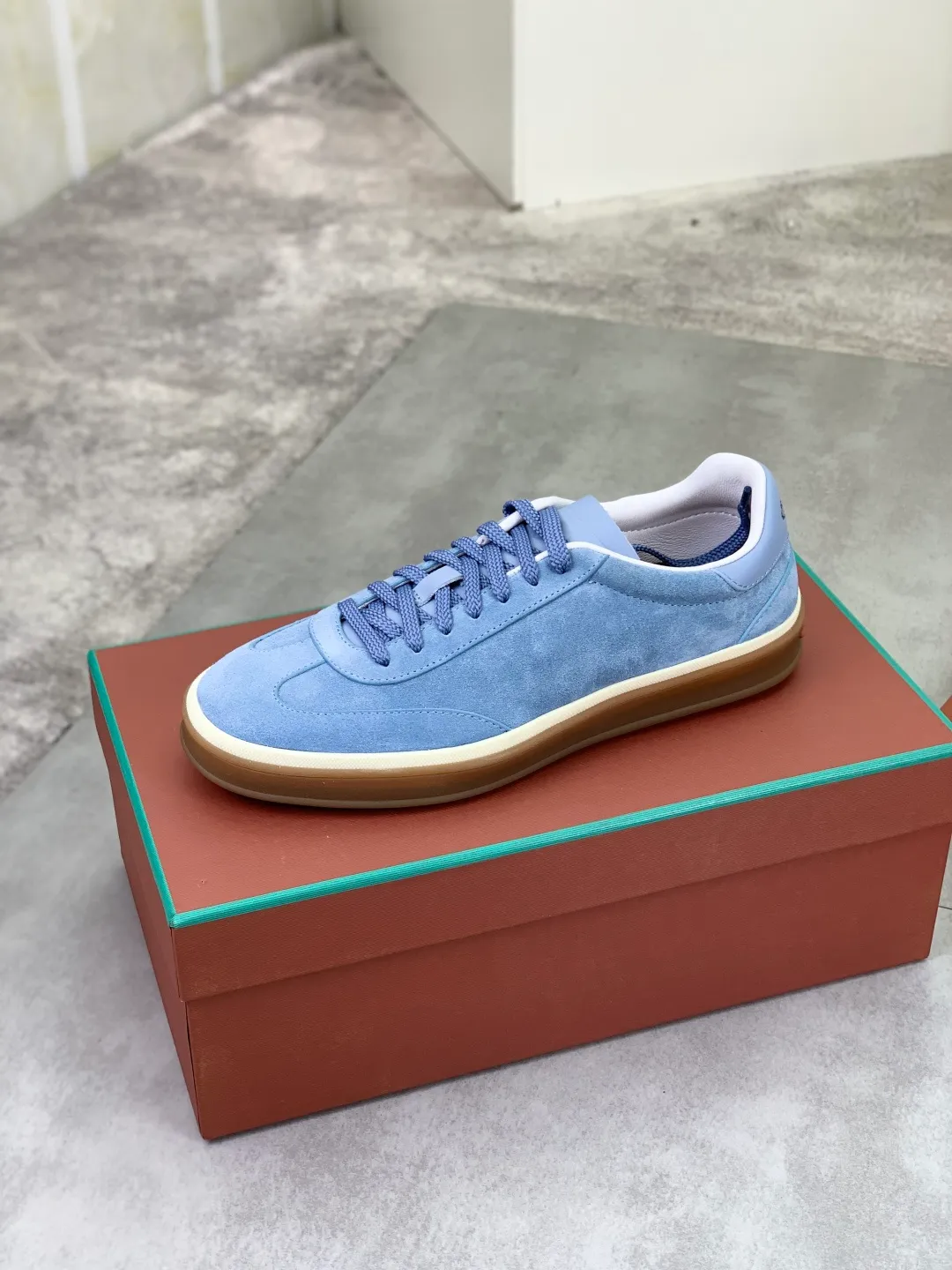 Men's men's shoes 💰P580 New model 💰 The latest casual shoes Loro Piana 💯 Top grade 💯 Buy the original copy 💯 Founded the existing Loro Piana company on April 24, 1924. It is the sixth generation of family operation, providing the best quality products to customers who are discerning about taste and quality. Imported original fly woven fabric with cowhide fabric, plain calfskin lining, hand-stitched thread with cowhide feet, original packaging, high-end outsole, size: 38-45 (customized for 46), 8️⃣ colors available